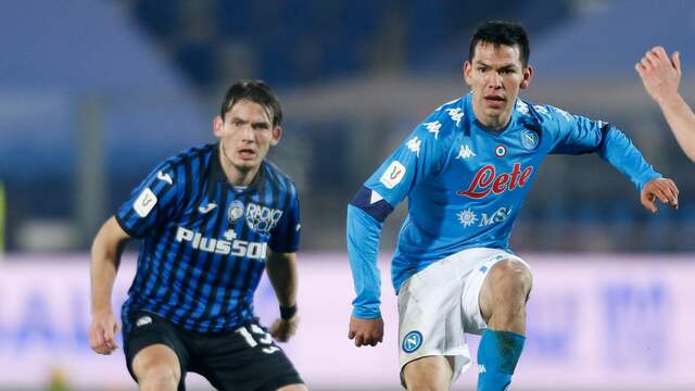 Marten de Roon won de tweestrijd met oud-PSV'er Hirving Lozano.