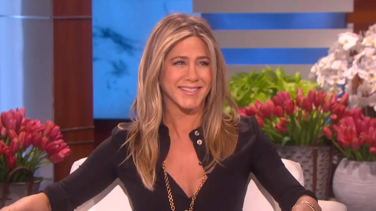 Beeld uit video: Dolly Parton wil met Jennifer Aniston muziek opnemen