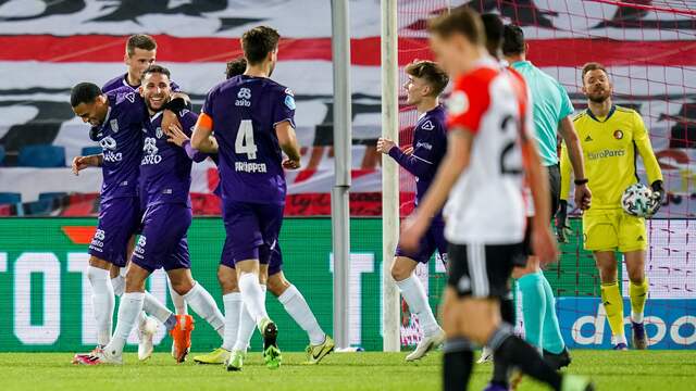 Feyenoord keek na ruim een half uur nog tegen een achterstand aan tegen Heracles Almelo.