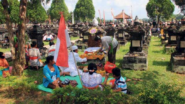 De jaarlijkse herdenking bij het oorlogsmonument in het Balinese Marga in 2014.