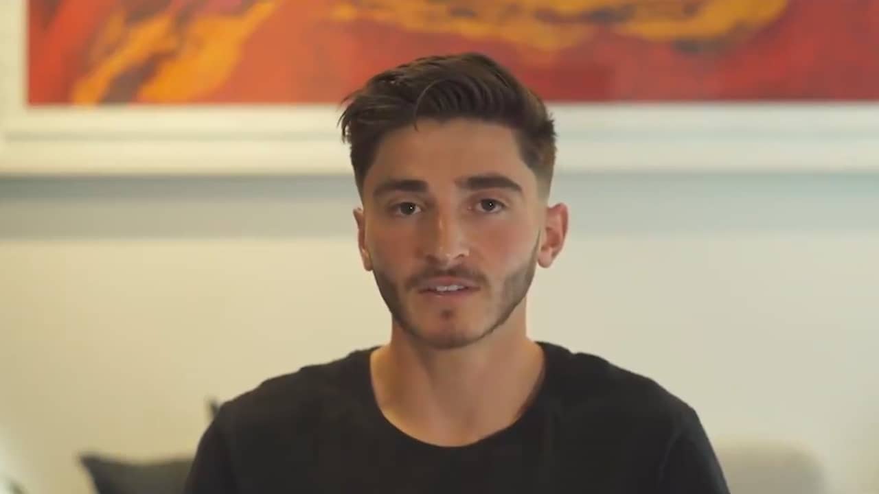 Beeld uit video: Australische voetballer uit de kast: 'Dubbelleven was uitputtend'