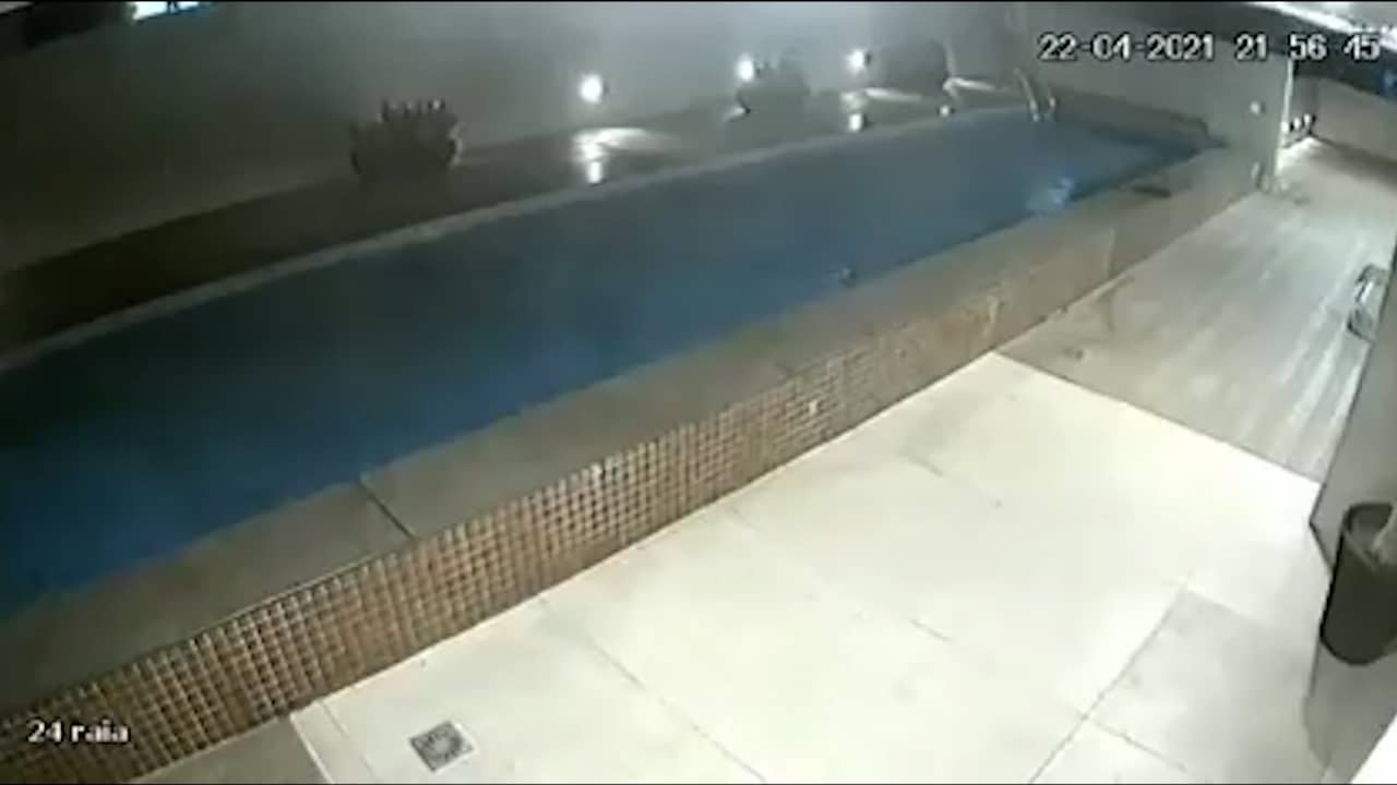 Beeld uit video: Zwembad in Brazilië stort door plafond