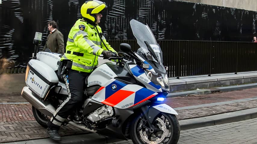Tienermeisjes mishandelen agent bij aangekondigde vechtpartij Rotterdam