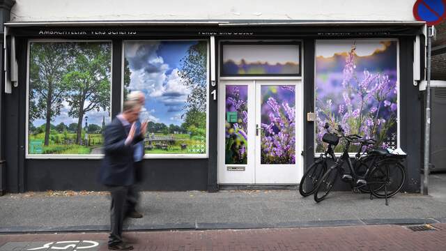 Breda, camouflage-etalage van een leegstaand winkelpand.