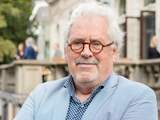 Ernst Daniël Smid bezig met brief aan kleinkinderen voor na zijn dood