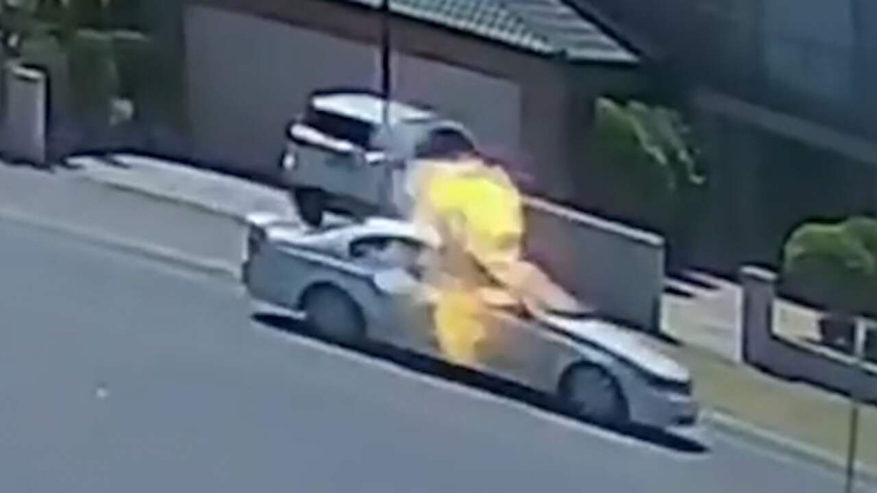 Beeld uit video: Australische ex-militair overlijdt na afgaan bomvest in auto