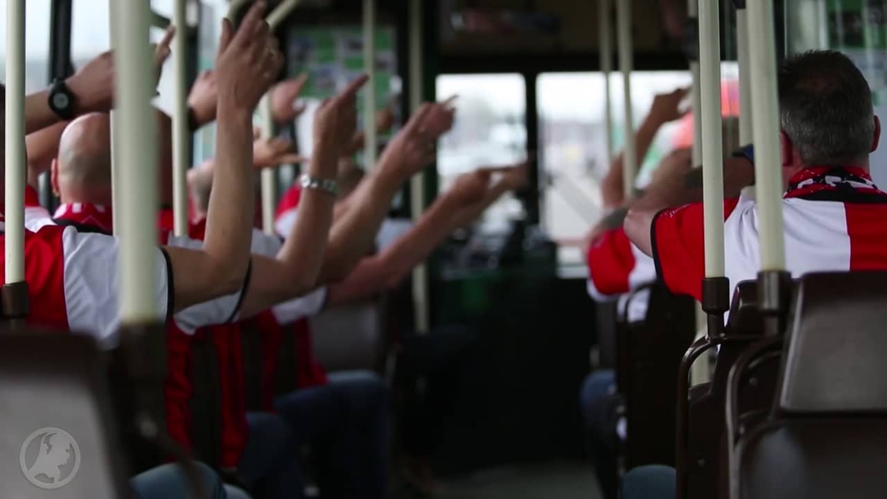 Beeld uit video: Rotterdamse buschauffeurs maken Feyenoordlied