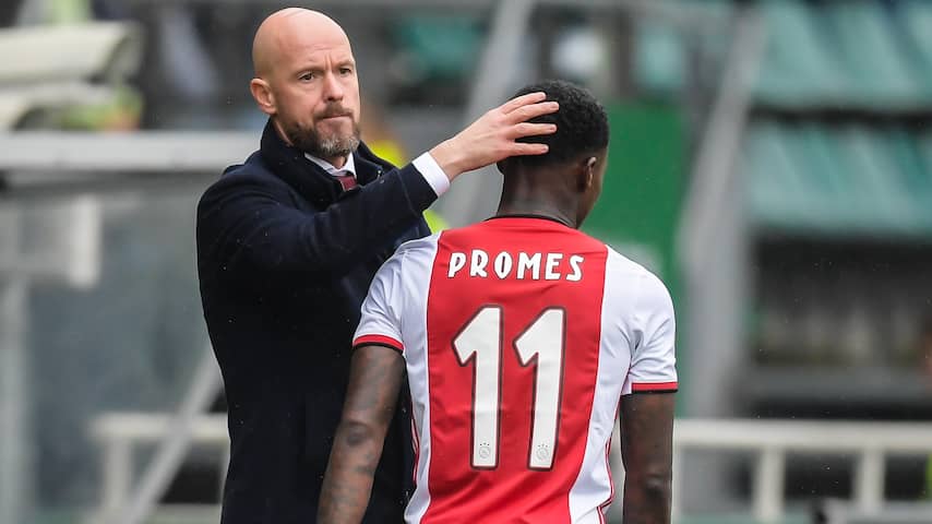 Ajax-trainer Ten Hag steunt Promes: 'Raakt mij en de hele kleedkamer'