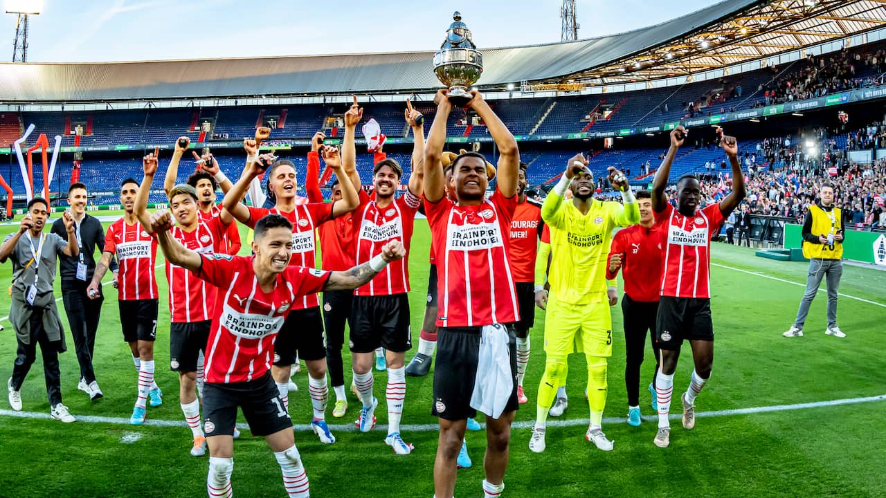 schaamte dagboek Extra PSV verslaat Ajax in enerverende finale en is na tien jaar weer  bekerwinnaar | Voetbal | NU.nl