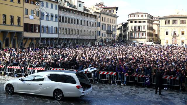 Fiorentina-voorzitter Andrea Della Valle vertelde zondag dat Astori maandag een nieuw contract bij de club zou hebben getekend.