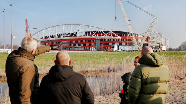 De meeste supporters aanschouwden het spektakel via een livestream of op een veilige afstand.