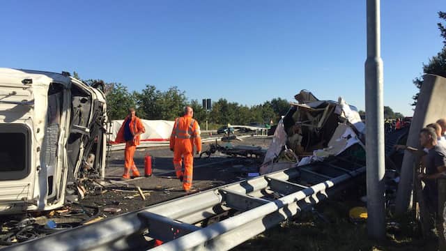 Ernstig verkeersongeval A30 Lunteren. Ernstig verkeersongeval A30 Lunteren.