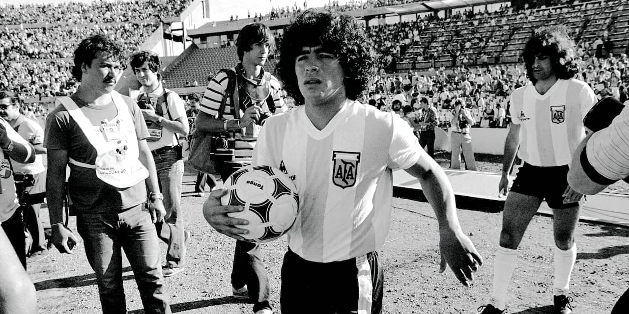 De mooiste foto's uit de carrière van Diego Maradona