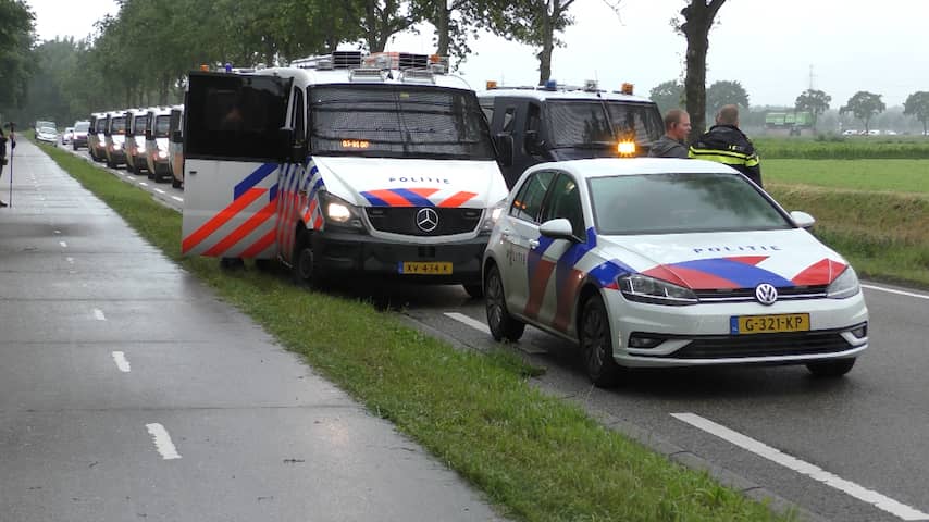 Vijftig boeren opgepakt bij protest met wegblokkade in Drenthe