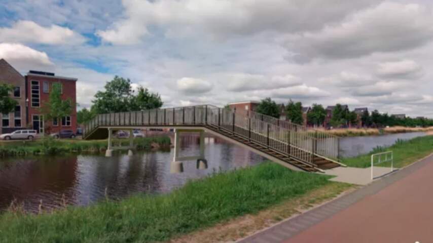 Nieuwe brug over rivier de Laak ter hoogte van Markenhaven in Vathorst