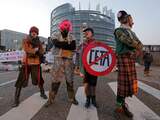 Blokkeert Nederland CETA? De discussie over het omstreden handelsverdrag