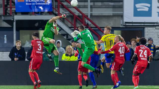 In de slotminuten ging de keeper van OSS'20 nog even mee naar voren tegen FC Twente.