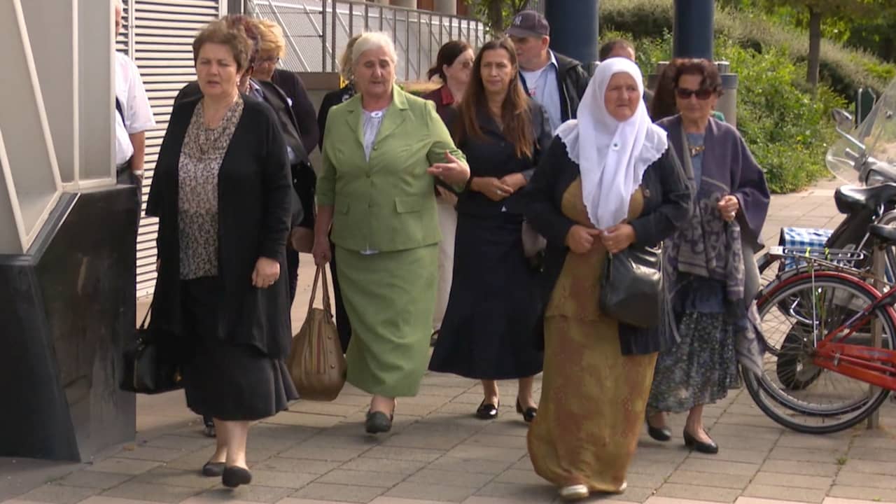 Moeders van Srebrenica wonen uitspraak gerechtshof Den Haag bij