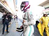 Hamilton valt op voorlaatste testdag stil na motorprobleem met Mercedes