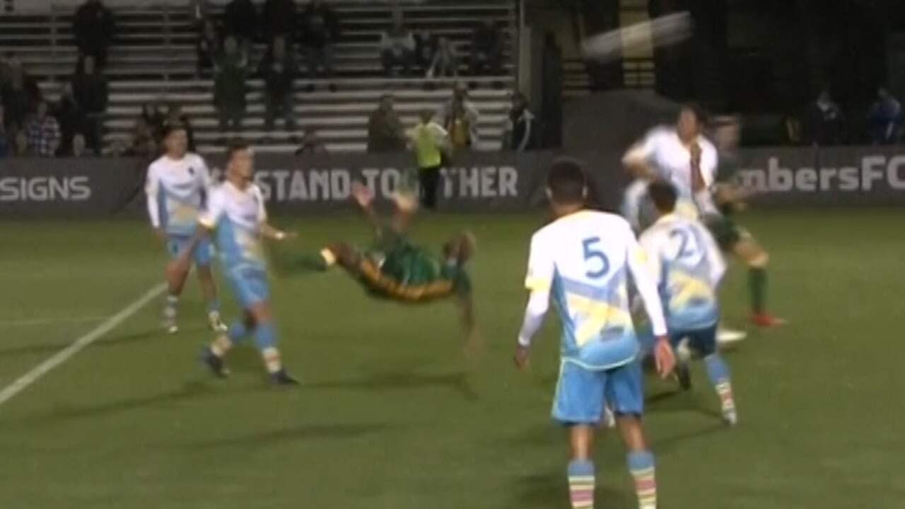 Beeld uit video: Colombiaan scoort met fraaie omhaal op tweede niveau VS