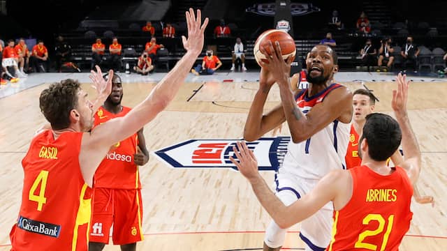 Kevin Durant is een van de grote sterren van de Amerikaanse basketbalploeg.