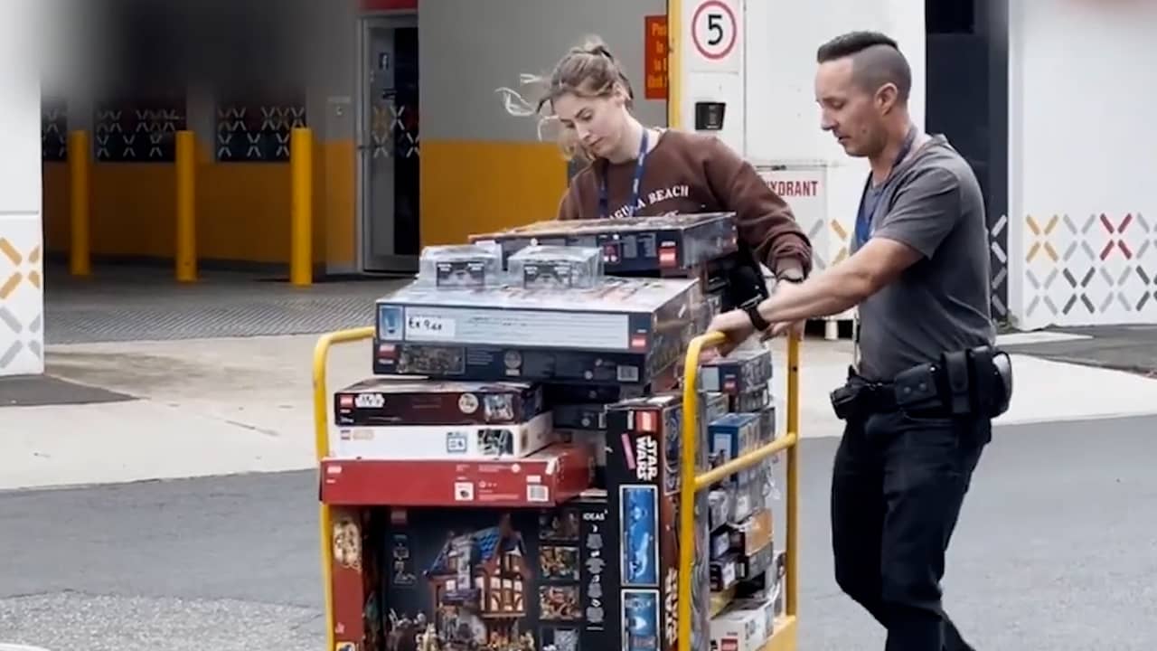 Beeld uit video: Australische politie vindt tientallen dozen LEGO bij drugsdealer