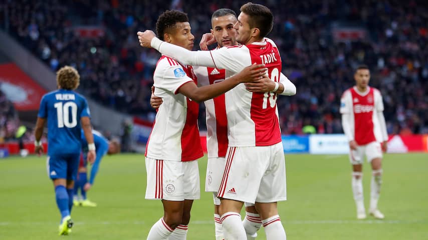 Ajax eenvoudig langs tiental Feyenoord in matige Klassieker