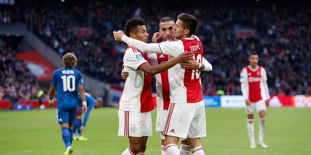 Ajax eenvoudig langs tiental Feyenoord in matige Klassieker