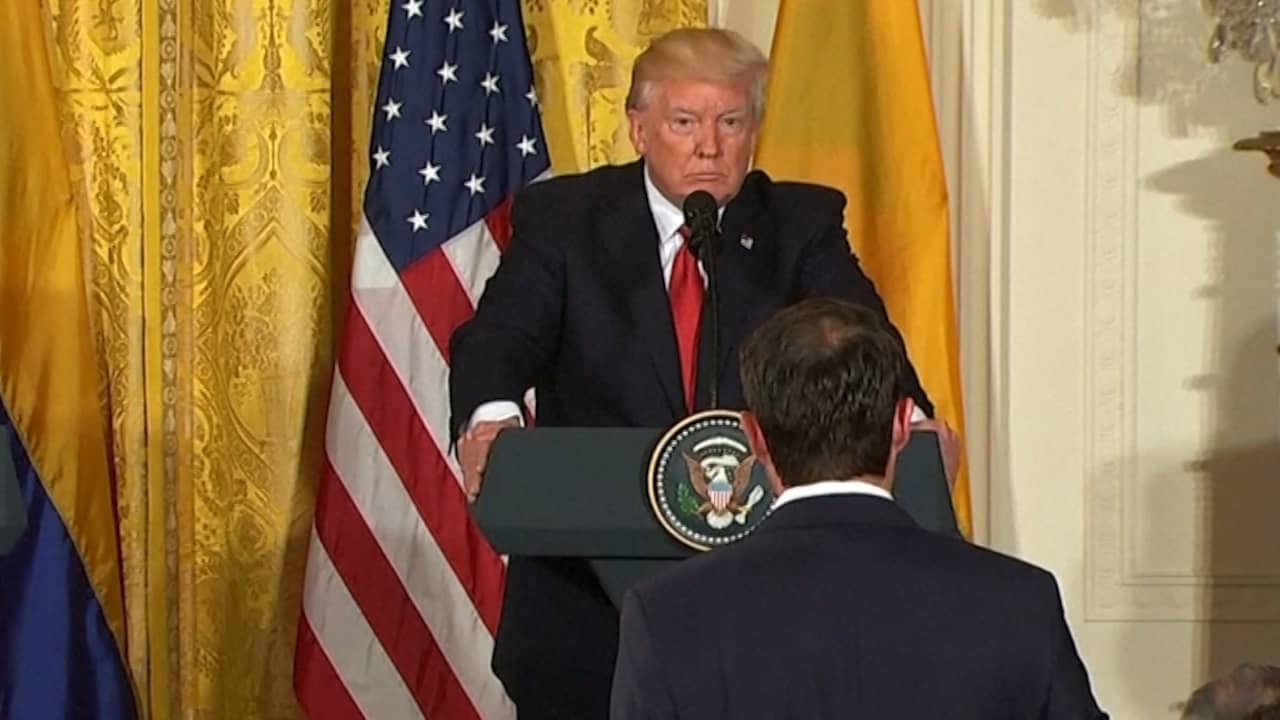 Beeld uit video: Trump kapt verslaggever af na vraag over ontslag Comey