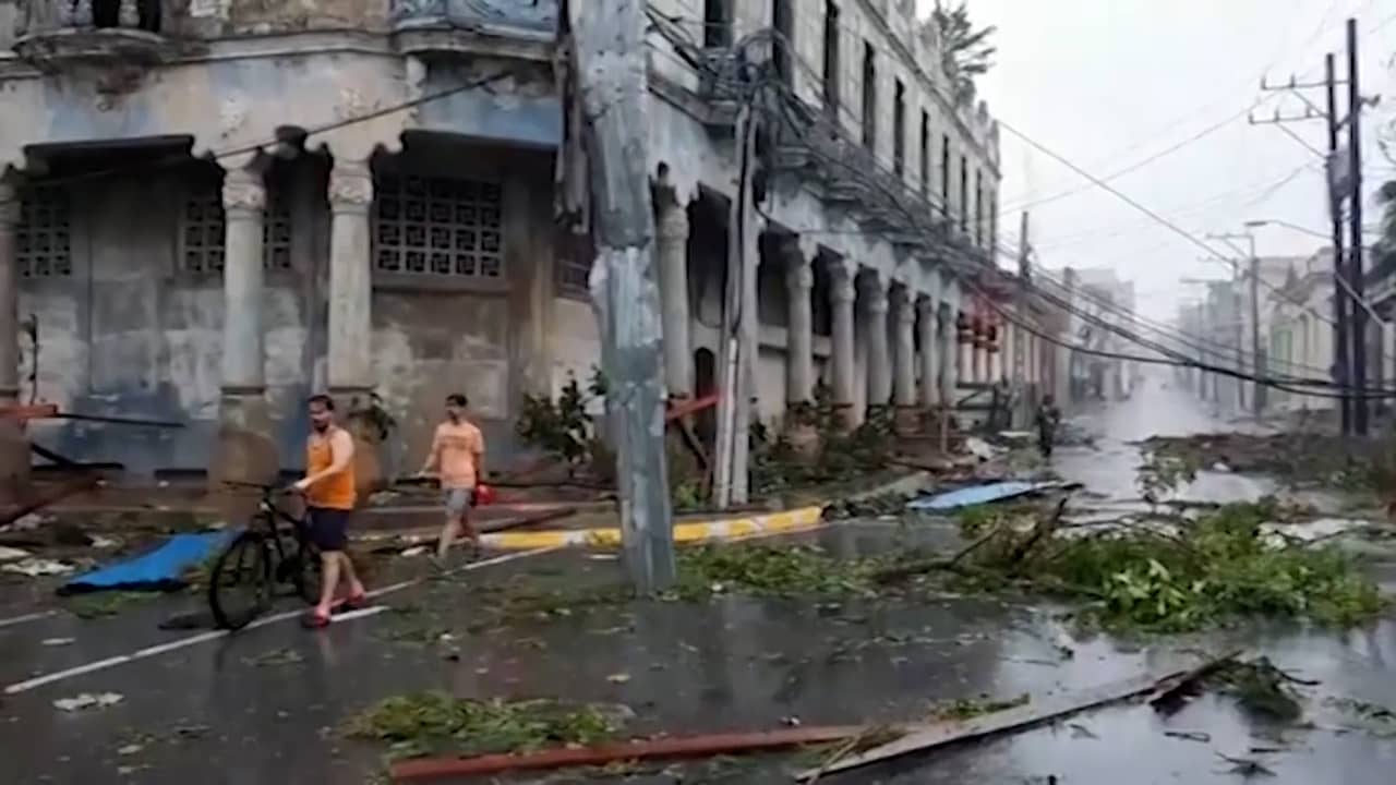 Beeld uit video: Cuba zwaar getroffen door orkaan Ian