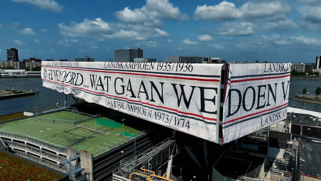 Beeld uit video: Drone filmt het grootste Feyenoord-spandoek ooit