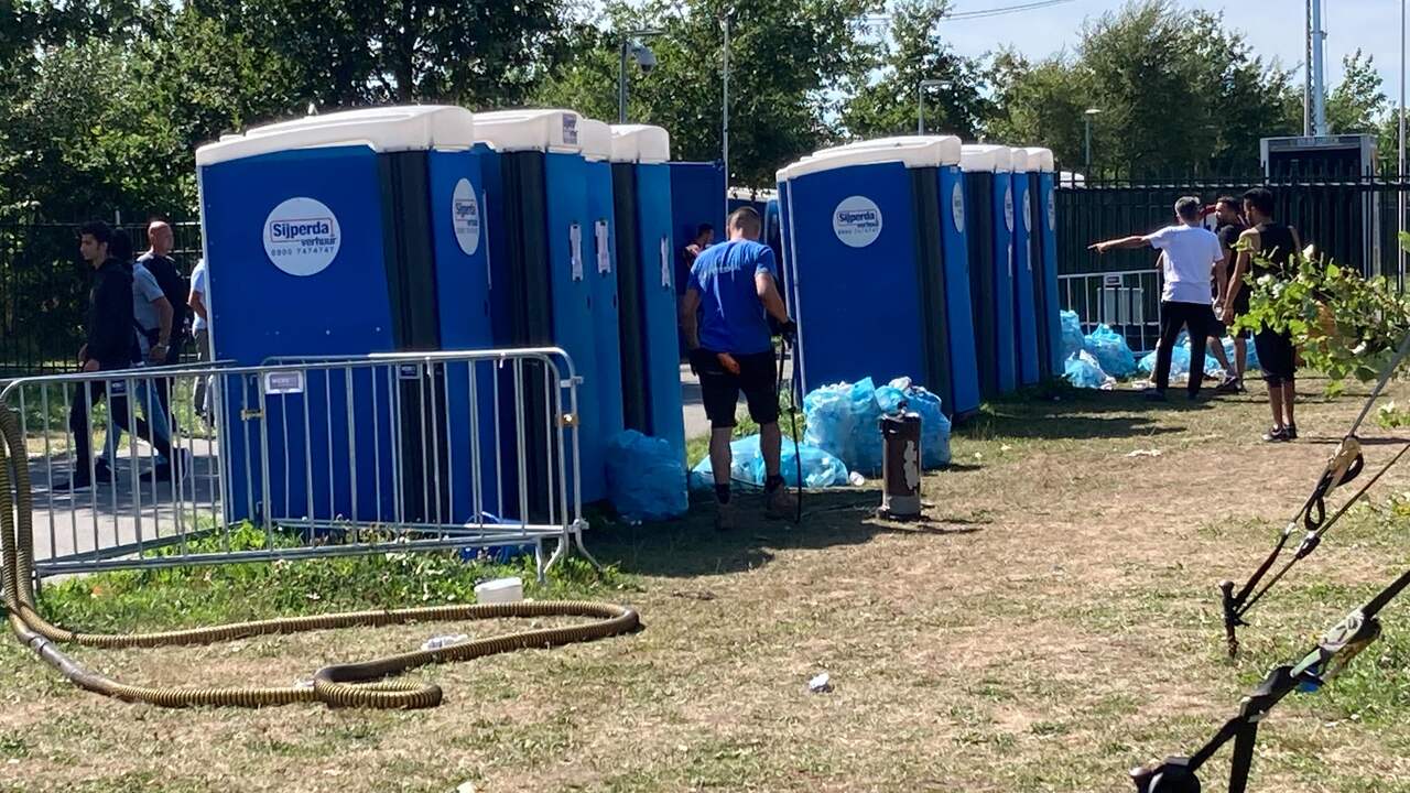 De toiletten werden woensdagmiddag schoongemaakt door een specialistisch bedrijf.
