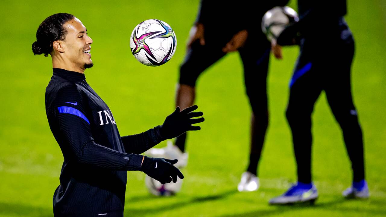 Virgil van Dijk maandagavond op de training van Oranje.