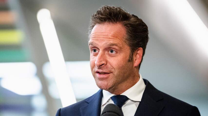 De Jonge: We hadden eerder kunnen beginnen met vaccineren