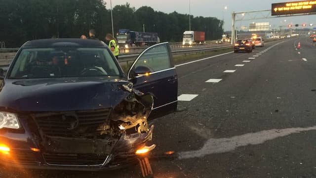 Verkeer uit Flevoland muurvast na ongeluk A6. Verkeer uit Flevoland muurvast na ongeluk A6.