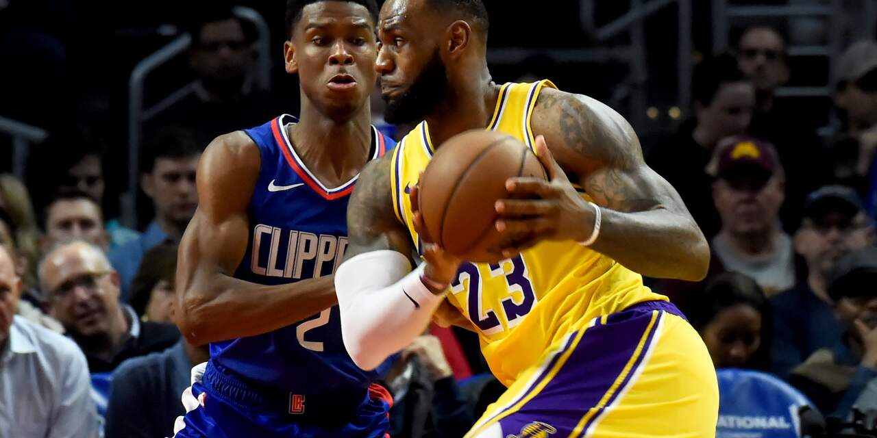 Lakers bij rentree James nipt te sterk voor stadgenoot Clippers