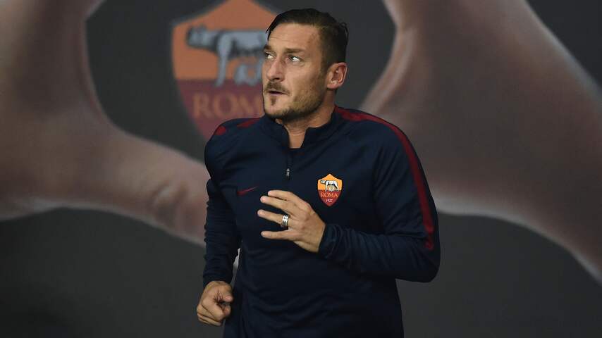 Totti (40) bevestigt dat hij na 24 jaar afzwaait bij AS Roma
