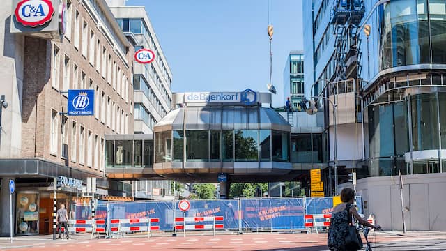 Laatste resten traverse Bijenkorf weggehaald