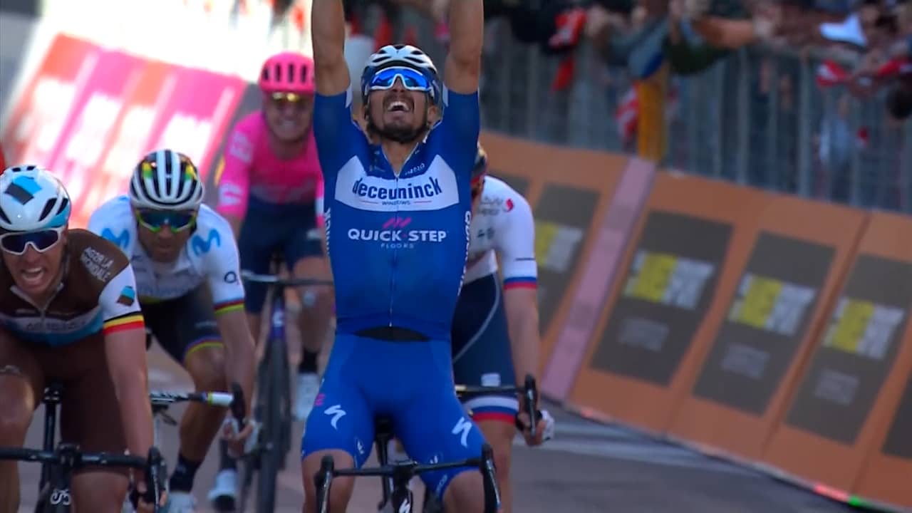 Beeld uit video: Alaphilippe sprint naar zege in 110e editie Milaan-San Remo