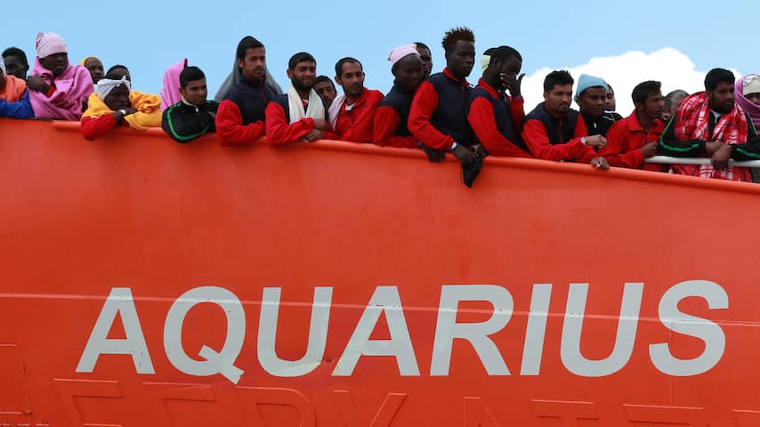 Vluchtelingen op reddingsschip Aquarius over landen verdeeld