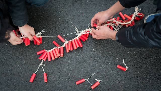 Man in Beverwijk zwaargewond door vuurwerkongeval. Man in Beverwijk zwaargewond door vuurwerkongeval.