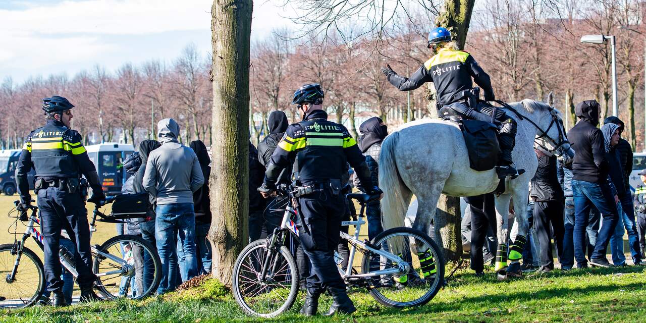 Ajax-supporters protesteren in Den Haag