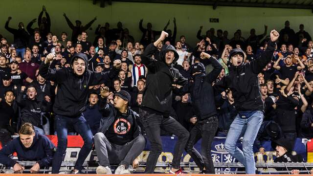 Volle voetbalstadions zijn vanaf zaterdag weer toegestaan in Nederland.